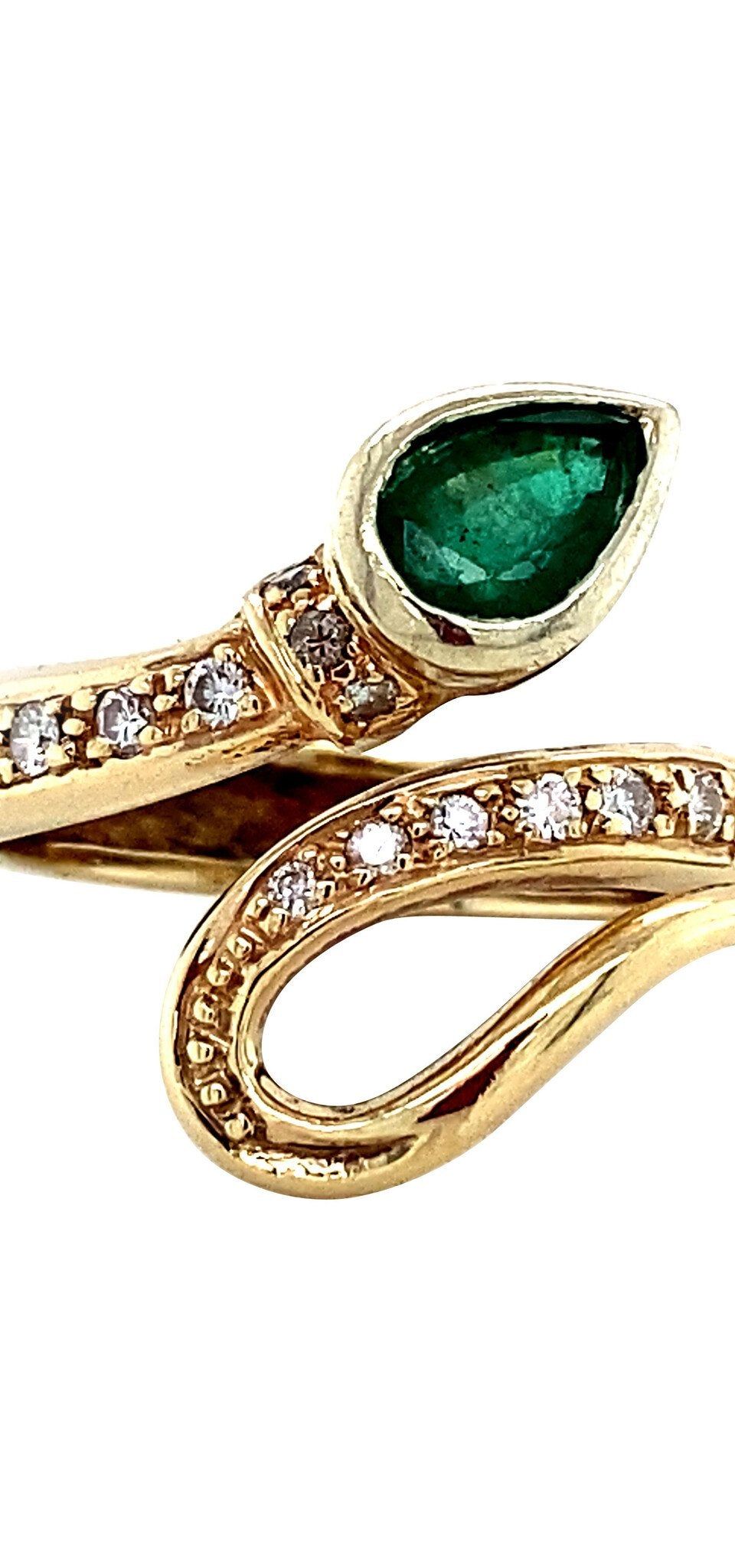 Vintage 14K Gold Ring with Emerald and Diamond